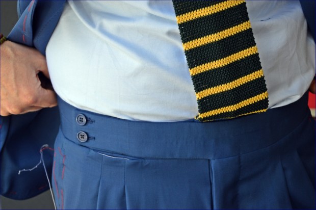 Dettaglio cinturino pantaloni